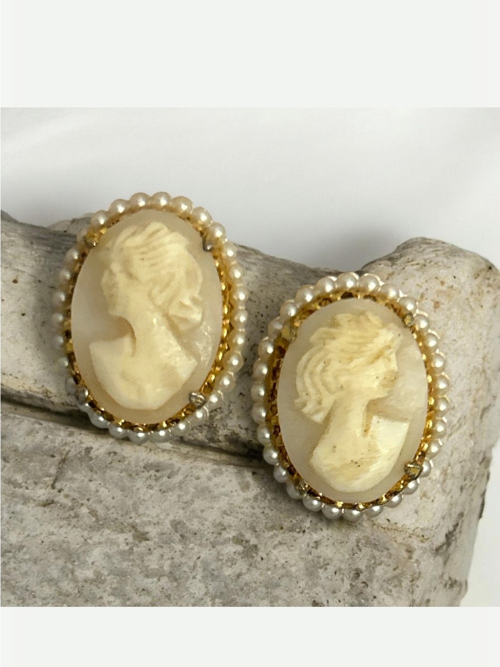 Vintage Style Cream Cameo Faux  Pearl Lucite Clip-On Earrings
